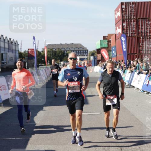 03.10.2025 - Köhlbrandbrückenlauf Jannik Wohlers http://msf.ph/oto/9119806 03.10.2025 13:03:58 Ziel 4056, 4127, 4349, 4372, 5098, 5414, 5447, 5950, 5958, 6315, 6341, 6392, 6706 meine-sportfotos.de