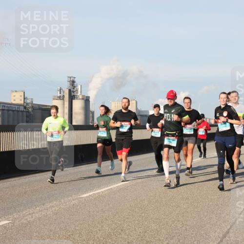 03.10.2025 - Köhlbrandbrückenlauf Lena Gebhardt http://msf.ph/oto/9119812 03.10.2025 09:45:42 Position 2  meine-sportfotos.de