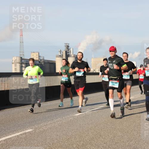 03.10.2025 - Köhlbrandbrückenlauf Lena Gebhardt http://msf.ph/oto/9119816 03.10.2025 09:45:43 Position 2 1110, 3264, 1146, 3568 meine-sportfotos.de