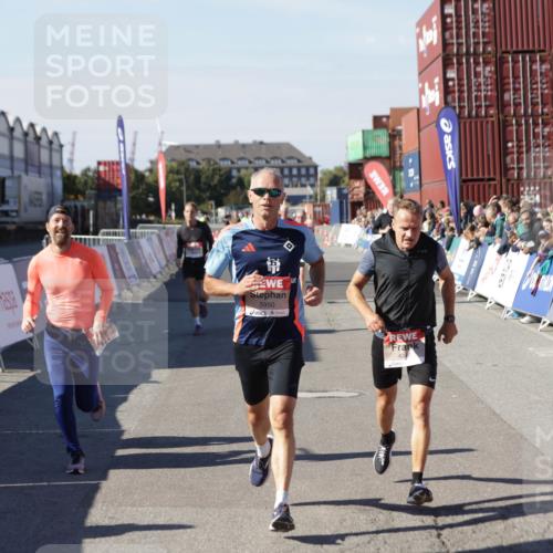 03.10.2025 - Köhlbrandbrückenlauf Jannik Wohlers http://msf.ph/oto/9119818 03.10.2025 13:03:58 Ziel 4056, 4127, 4349, 4372, 5098, 5414, 5447, 5950, 5958, 6315, 6341, 6392, 6706 meine-sportfotos.de