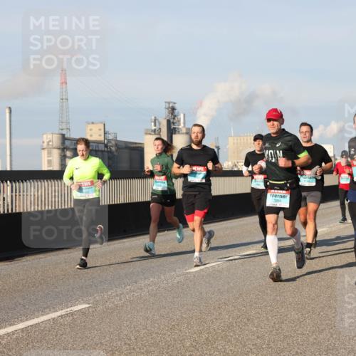 03.10.2025 - Köhlbrandbrückenlauf Lena Gebhardt http://msf.ph/oto/9119824 03.10.2025 09:45:43 Position 2 3264, 3568 meine-sportfotos.de