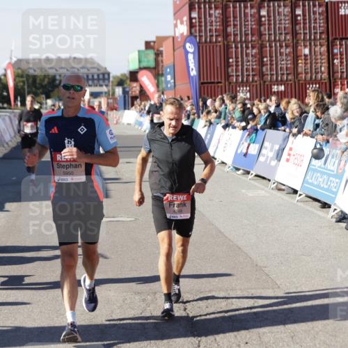03.10.2025 - Köhlbrandbrückenlauf Jannik Wohlers http://msf.ph/oto/9119825 03.10.2025 13:03:58 Ziel 4056, 4127, 4349, 4372, 5098, 5414, 5447, 5950, 5958, 6315, 6341, 6392, 6706 meine-sportfotos.de