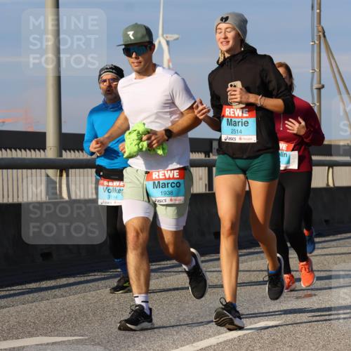 03.10.2025 - Köhlbrandbrückenlauf Strokosch-Dieckow http://msf.ph/oto/9119846 03.10.2025 09:54:06 Position 2 3114, 1938, 2514 meine-sportfotos.de