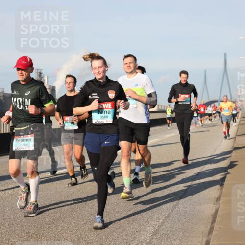03.10.2025 - Köhlbrandbrückenlauf Lena Gebhardt http://msf.ph/oto/9119858 03.10.2025 09:45:44 Position 2 1946, 1602, 1146, 3568, 3264, 1002 meine-sportfotos.de