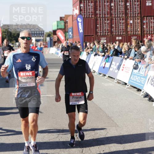03.10.2025 - Köhlbrandbrückenlauf Jannik Wohlers http://msf.ph/oto/9119861 03.10.2025 13:03:59 Ziel 4056, 4127, 4349, 4372, 4480, 5098, 5414, 5447, 5950, 5958, 6315, 6341, 6392, 6706 meine-sportfotos.de