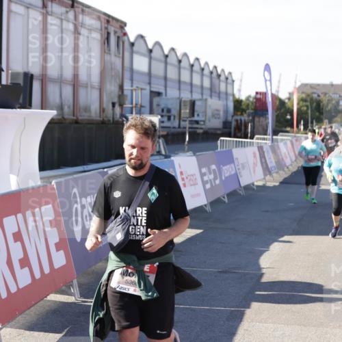 03.10.2025 - Köhlbrandbrückenlauf Jannik Wohlers http://msf.ph/oto/9119862 03.10.2025 13:35:13 Ziel 5279, 5360, 5412, 5427, 5557, 5604, 6204, 6205, 6265, 6547 meine-sportfotos.de