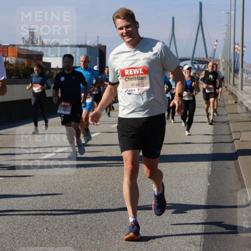 03.10.2025 - Köhlbrandbrückenlauf Strokosch-Dieckow http://msf.ph/oto/9119867 03.10.2025 12:57:39 Position 3 2013, 4776, 4244 meine-sportfotos.de