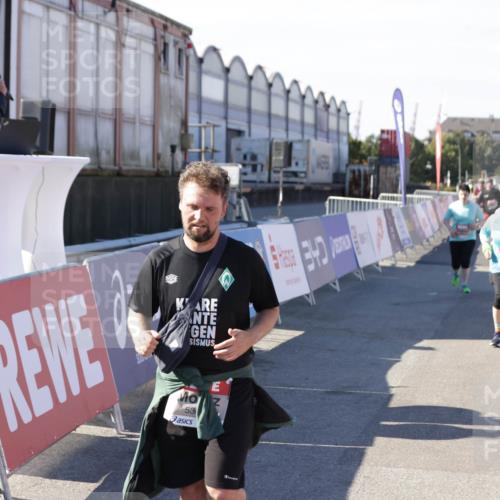 03.10.2025 - Köhlbrandbrückenlauf Jannik Wohlers http://msf.ph/oto/9119868 03.10.2025 13:35:13 Ziel 5279, 5360, 5412, 5427, 5557, 5604, 6204, 6205, 6265, 6547 meine-sportfotos.de