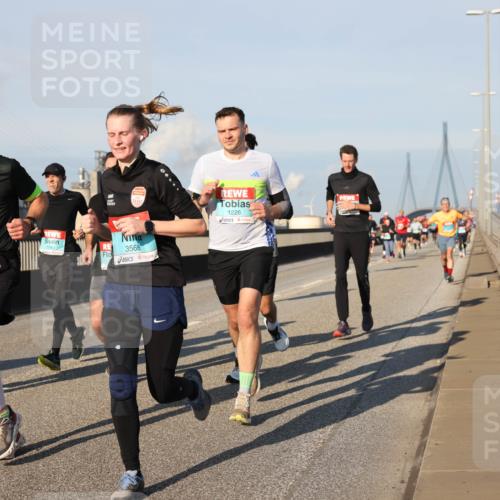 03.10.2025 - Köhlbrandbrückenlauf Lena Gebhardt http://msf.ph/oto/9119869 03.10.2025 09:45:45 Position 2 1602, 326, 1043, 3568, 1226 meine-sportfotos.de