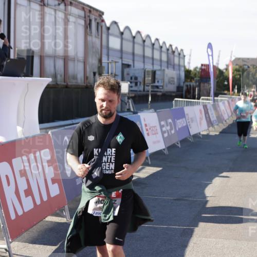 03.10.2025 - Köhlbrandbrückenlauf Jannik Wohlers http://msf.ph/oto/9119876 03.10.2025 13:35:13 Ziel 5279, 5360, 5412, 5427, 5557, 5604, 6204, 6205, 6265, 6547 meine-sportfotos.de