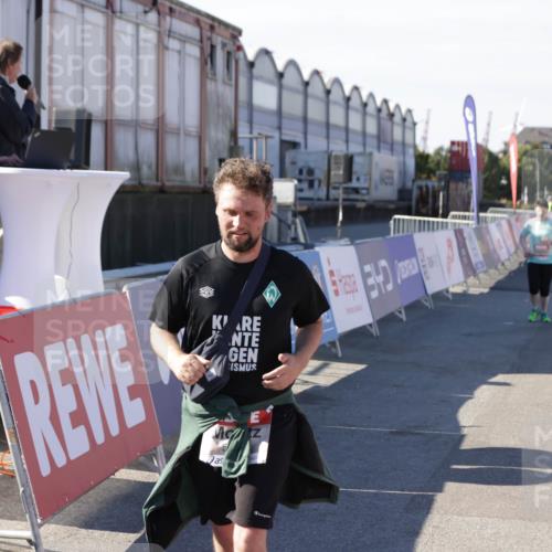 03.10.2025 - Köhlbrandbrückenlauf Jannik Wohlers http://msf.ph/oto/9119884 03.10.2025 13:35:13 Ziel 5279, 5360, 5412, 5427, 5557, 5604, 6204, 6205, 6265, 6547 meine-sportfotos.de