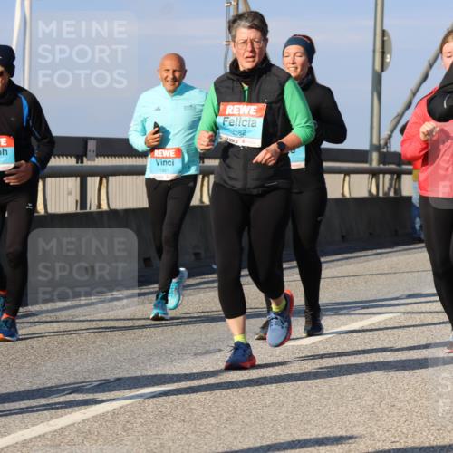 03.10.2025 - Köhlbrandbrückenlauf Strokosch-Dieckow http://msf.ph/oto/9119886 03.10.2025 09:54:08 Position 2 3116, 1861, 3582, 2018 meine-sportfotos.de
