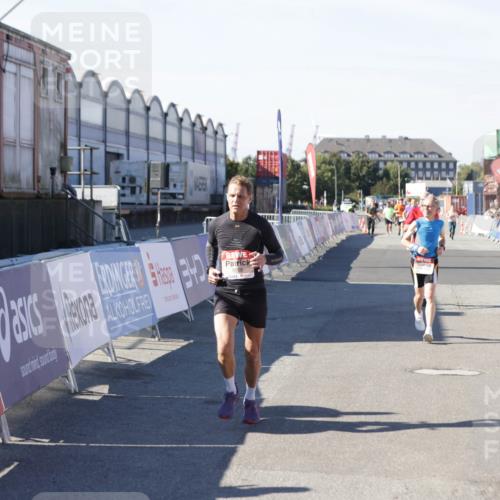 03.10.2025 - Köhlbrandbrückenlauf Jannik Wohlers http://msf.ph/oto/9119894 03.10.2025 13:04:01 Ziel 4056, 4127, 4349, 4372, 4480, 5098, 5414, 5447, 5950, 5958, 6315, 6392 meine-sportfotos.de