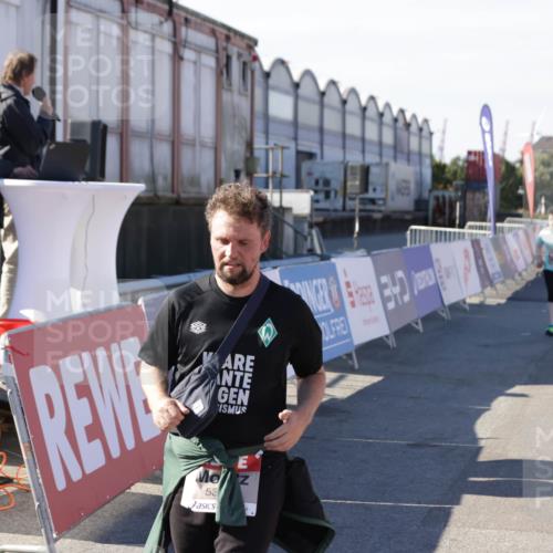 03.10.2025 - Köhlbrandbrückenlauf Jannik Wohlers http://msf.ph/oto/9119897 03.10.2025 13:35:14 Ziel 4886, 5279, 5360, 5412, 5427, 5557, 5604, 6204, 6205, 6265, 6547 meine-sportfotos.de
