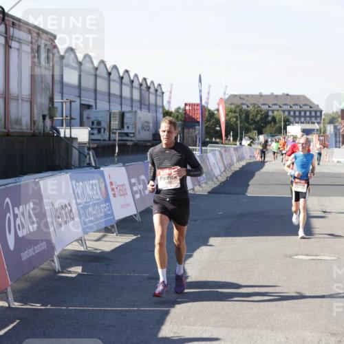 03.10.2025 - Köhlbrandbrückenlauf Jannik Wohlers http://msf.ph/oto/9119898 03.10.2025 13:04:01 Ziel 4056, 4127, 4349, 4372, 4480, 5098, 5414, 5447, 5950, 5958, 6315, 6392 meine-sportfotos.de