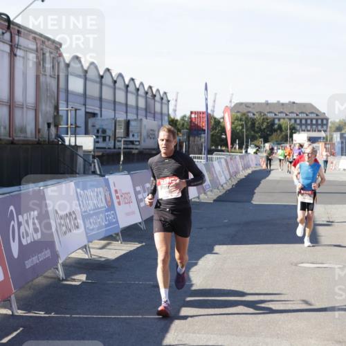 03.10.2025 - Köhlbrandbrückenlauf Jannik Wohlers http://msf.ph/oto/9119912 03.10.2025 13:04:02 Ziel 4056, 4127, 4349, 4372, 4480, 5098, 5414, 5447, 5950, 5958, 6315, 6392 meine-sportfotos.de