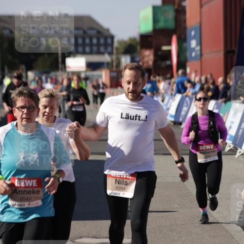 03.10.2025 - Köhlbrandbrückenlauf Jannik Wohlers http://msf.ph/oto/9119916 03.10.2025 13:35:16 Ziel 4886, 5279, 5360, 5412, 5427, 6204, 6205, 6265, 6547 meine-sportfotos.de