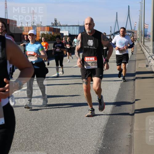 03.10.2025 - Köhlbrandbrückenlauf Strokosch-Dieckow http://msf.ph/oto/9119926 03.10.2025 12:57:46 Position 3 6512, 4559, 18, 1887, 5678 meine-sportfotos.de