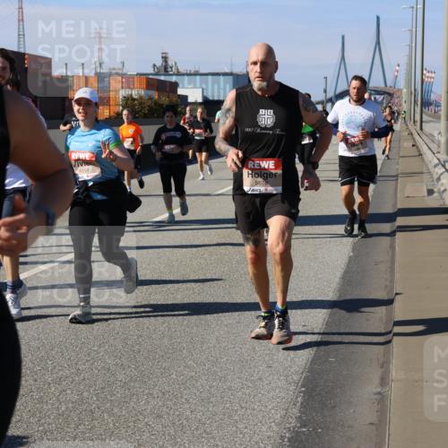 03.10.2025 - Köhlbrandbrückenlauf Strokosch-Dieckow http://msf.ph/oto/9119932 03.10.2025 12:57:46 Position 3 6512, 4559, 18, 1887, 5678 meine-sportfotos.de