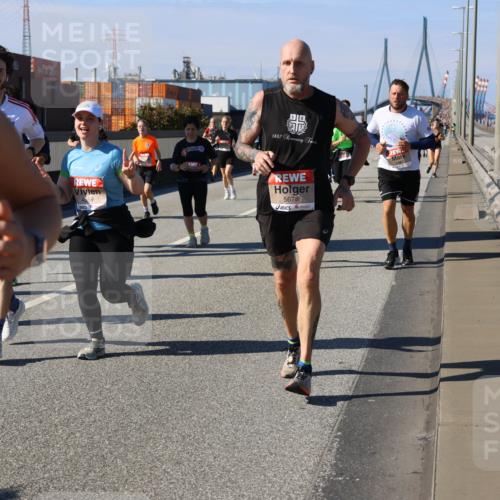 03.10.2025 - Köhlbrandbrückenlauf Strokosch-Dieckow http://msf.ph/oto/9119940 03.10.2025 12:57:46 Position 3 12, 18, 1887, 59, 5678 meine-sportfotos.de