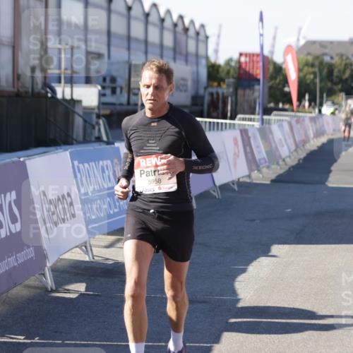 03.10.2025 - Köhlbrandbrückenlauf Jannik Wohlers http://msf.ph/oto/9119944 03.10.2025 13:04:02 Ziel 4056, 4127, 4349, 4372, 4480, 5098, 5414, 5447, 5950, 5958, 6315, 6392 meine-sportfotos.de
