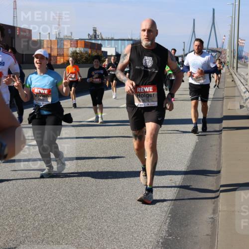 03.10.2025 - Köhlbrandbrückenlauf Strokosch-Dieckow http://msf.ph/oto/9119945 03.10.2025 12:57:46 Position 3 3, 4559, 18, 1887, 5678 meine-sportfotos.de