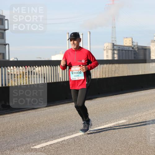 03.10.2025 - Köhlbrandbrückenlauf Lena Gebhardt http://msf.ph/oto/9119946 03.10.2025 09:45:48 Position 2 3224 meine-sportfotos.de