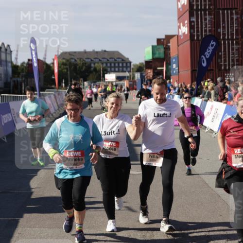 03.10.2025 - Köhlbrandbrückenlauf Jannik Wohlers http://msf.ph/oto/9119949 03.10.2025 13:35:17 Ziel 4886, 5279, 5360, 5412, 5427, 6204, 6205, 6265, 6547 meine-sportfotos.de