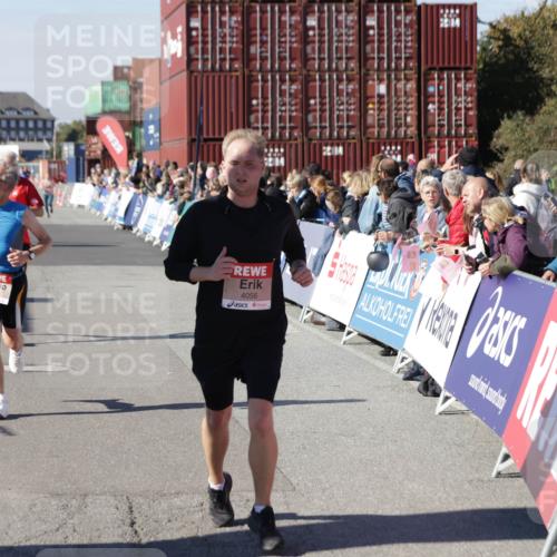 03.10.2025 - Köhlbrandbrückenlauf Jannik Wohlers http://msf.ph/oto/9119969 03.10.2025 13:04:03 Ziel 4056, 4127, 4349, 4372, 4480, 5098, 5447, 5950, 5958, 6315, 6392 meine-sportfotos.de