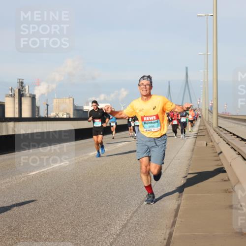 03.10.2025 - Köhlbrandbrückenlauf Lena Gebhardt http://msf.ph/oto/9119975 03.10.2025 09:45:49 Position 2 3495 meine-sportfotos.de