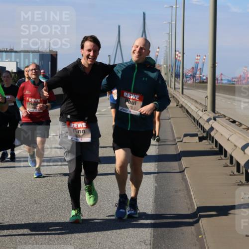 03.10.2025 - Köhlbrandbrückenlauf Strokosch-Dieckow http://msf.ph/oto/9119979 03.10.2025 12:57:53 Position 3 6249, 4235, 4373 meine-sportfotos.de