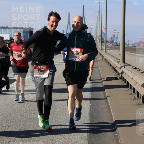 03.10.2025 - Köhlbrandbrückenlauf Strokosch-Dieckow http://msf.ph/oto/9119990 03.10.2025 12:57:53 Position 3 6249, 4235, 4373 meine-sportfotos.de
