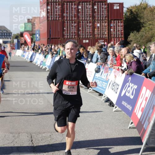 03.10.2025 - Köhlbrandbrückenlauf Jannik Wohlers http://msf.ph/oto/9119993 03.10.2025 13:04:03 Ziel 4056, 4127, 4349, 4372, 4480, 5098, 5447, 5950, 5958, 6315, 6392 meine-sportfotos.de