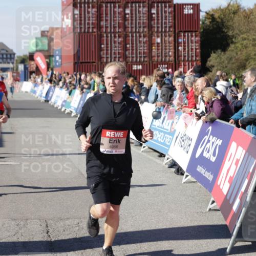 03.10.2025 - Köhlbrandbrückenlauf Jannik Wohlers http://msf.ph/oto/9120002 03.10.2025 13:04:03 Ziel 4056, 4127, 4349, 4372, 4480, 5098, 5447, 5950, 5958, 6315, 6392 meine-sportfotos.de