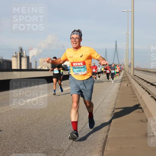 03.10.2025 - Köhlbrandbrückenlauf Lena Gebhardt http://msf.ph/oto/9120004 03.10.2025 09:45:49 Position 2 87, 3495 meine-sportfotos.de