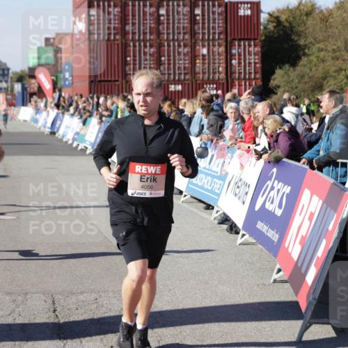 03.10.2025 - Köhlbrandbrückenlauf Jannik Wohlers http://msf.ph/oto/9120009 03.10.2025 13:04:04 Ziel 4056, 4127, 4349, 4372, 4480, 5098, 5447, 5721, 5950, 5958, 6315, 6392 meine-sportfotos.de