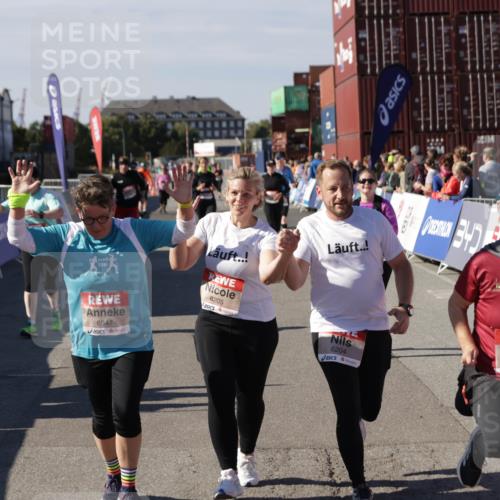 03.10.2025 - Köhlbrandbrückenlauf Jannik Wohlers http://msf.ph/oto/9120013 03.10.2025 13:35:17 Ziel 4886, 5279, 5360, 5412, 5427, 6204, 6205, 6265, 6547 meine-sportfotos.de