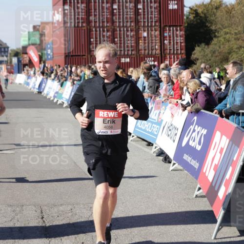 03.10.2025 - Köhlbrandbrückenlauf Jannik Wohlers http://msf.ph/oto/9120017 03.10.2025 13:04:04 Ziel 4056, 4127, 4349, 4372, 4480, 5098, 5447, 5721, 5950, 5958, 6315, 6392 meine-sportfotos.de