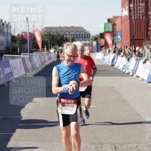 03.10.2025 - Köhlbrandbrückenlauf Jannik Wohlers http://msf.ph/oto/9120024 03.10.2025 13:04:05 Ziel 4056, 4127, 4349, 4372, 4480, 5098, 5447, 5721, 5950, 5958, 6315, 6392 meine-sportfotos.de