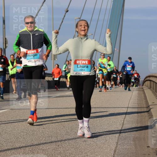 03.10.2025 - Köhlbrandbrückenlauf Strokosch-Dieckow http://msf.ph/oto/9120026 03.10.2025 09:54:19 Position 2 3619, 3620, 1954 meine-sportfotos.de