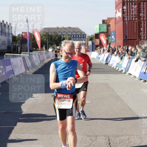 03.10.2025 - Köhlbrandbrückenlauf Jannik Wohlers http://msf.ph/oto/9120033 03.10.2025 13:04:05 Ziel 4056, 4127, 4349, 4372, 4480, 5098, 5447, 5721, 5950, 5958, 6315, 6392 meine-sportfotos.de