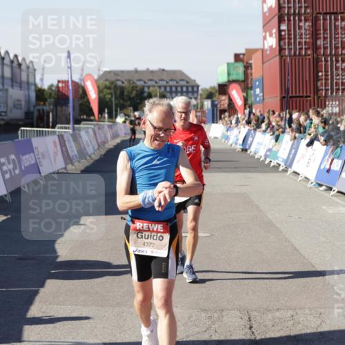03.10.2025 - Köhlbrandbrückenlauf Jannik Wohlers http://msf.ph/oto/9120039 03.10.2025 13:04:05 Ziel 4056, 4127, 4349, 4372, 4480, 5098, 5447, 5721, 5950, 5958, 6315, 6392 meine-sportfotos.de