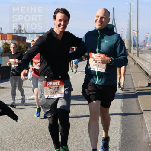 03.10.2025 - Köhlbrandbrückenlauf Strokosch-Dieckow http://msf.ph/oto/9120042 03.10.2025 12:57:54 Position 3 4, 6249, 4235, 4373 meine-sportfotos.de