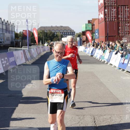 03.10.2025 - Köhlbrandbrückenlauf Jannik Wohlers http://msf.ph/oto/9120045 03.10.2025 13:04:05 Ziel 4056, 4127, 4349, 4372, 4480, 5098, 5447, 5721, 5950, 5958, 6315, 6392 meine-sportfotos.de