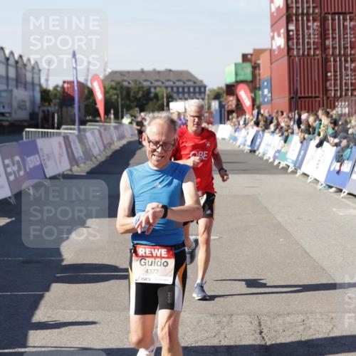 03.10.2025 - Köhlbrandbrückenlauf Jannik Wohlers http://msf.ph/oto/9120053 03.10.2025 13:04:05 Ziel 4056, 4127, 4349, 4372, 4480, 5098, 5447, 5721, 5950, 5958, 6315, 6392 meine-sportfotos.de
