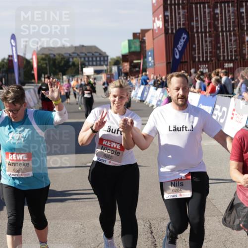 03.10.2025 - Köhlbrandbrückenlauf Jannik Wohlers http://msf.ph/oto/9120062 03.10.2025 13:35:18 Ziel 4886, 5279, 5360, 5412, 5548, 5575, 6204, 6205, 6265, 6358, 6547 meine-sportfotos.de