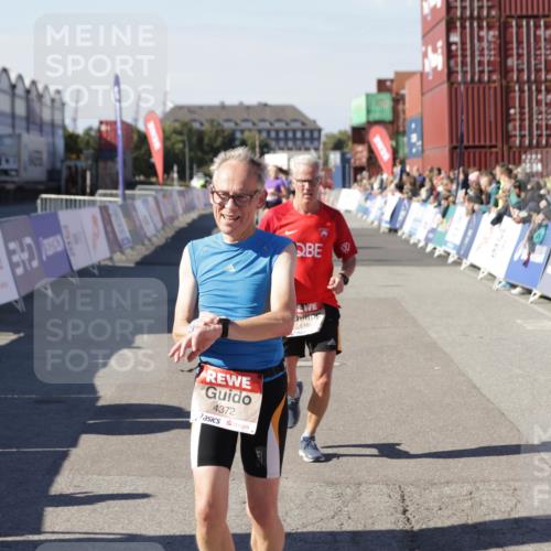 03.10.2025 - Köhlbrandbrückenlauf Jannik Wohlers http://msf.ph/oto/9120066 03.10.2025 13:04:05 Ziel 4056, 4127, 4349, 4372, 4480, 5098, 5447, 5721, 5950, 5958, 6315, 6392 meine-sportfotos.de