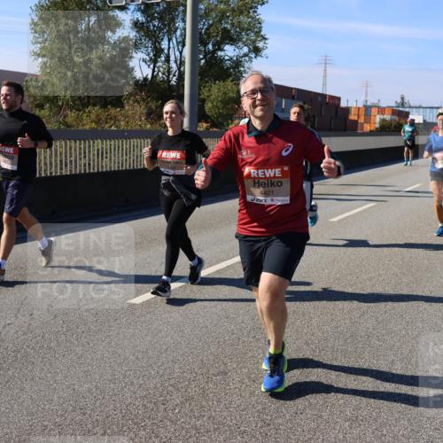 03.10.2025 - Köhlbrandbrückenlauf Strokosch-Dieckow http://msf.ph/oto/9120070 03.10.2025 12:57:57 Position 3 4421 meine-sportfotos.de