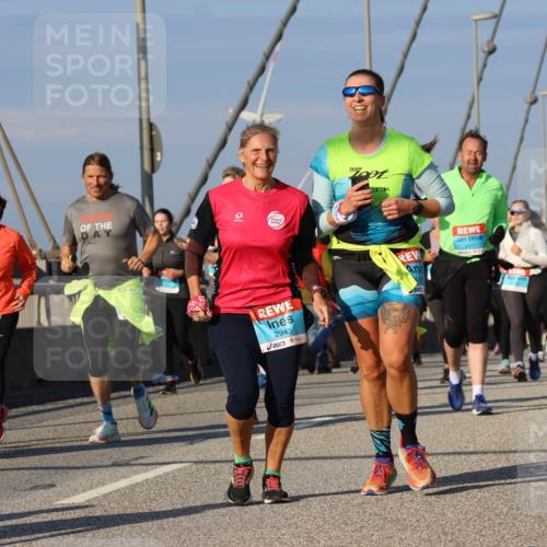 03.10.2025 - Köhlbrandbrückenlauf Strokosch-Dieckow http://msf.ph/oto/9120071 03.10.2025 09:54:27 Position 2 2918, 2943, 2917, 350 meine-sportfotos.de