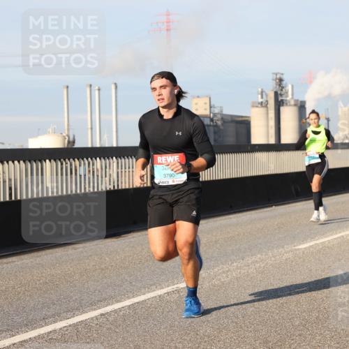 03.10.2025 - Köhlbrandbrückenlauf Lena Gebhardt http://msf.ph/oto/9120078 03.10.2025 09:45:51 Position 2 3790 meine-sportfotos.de